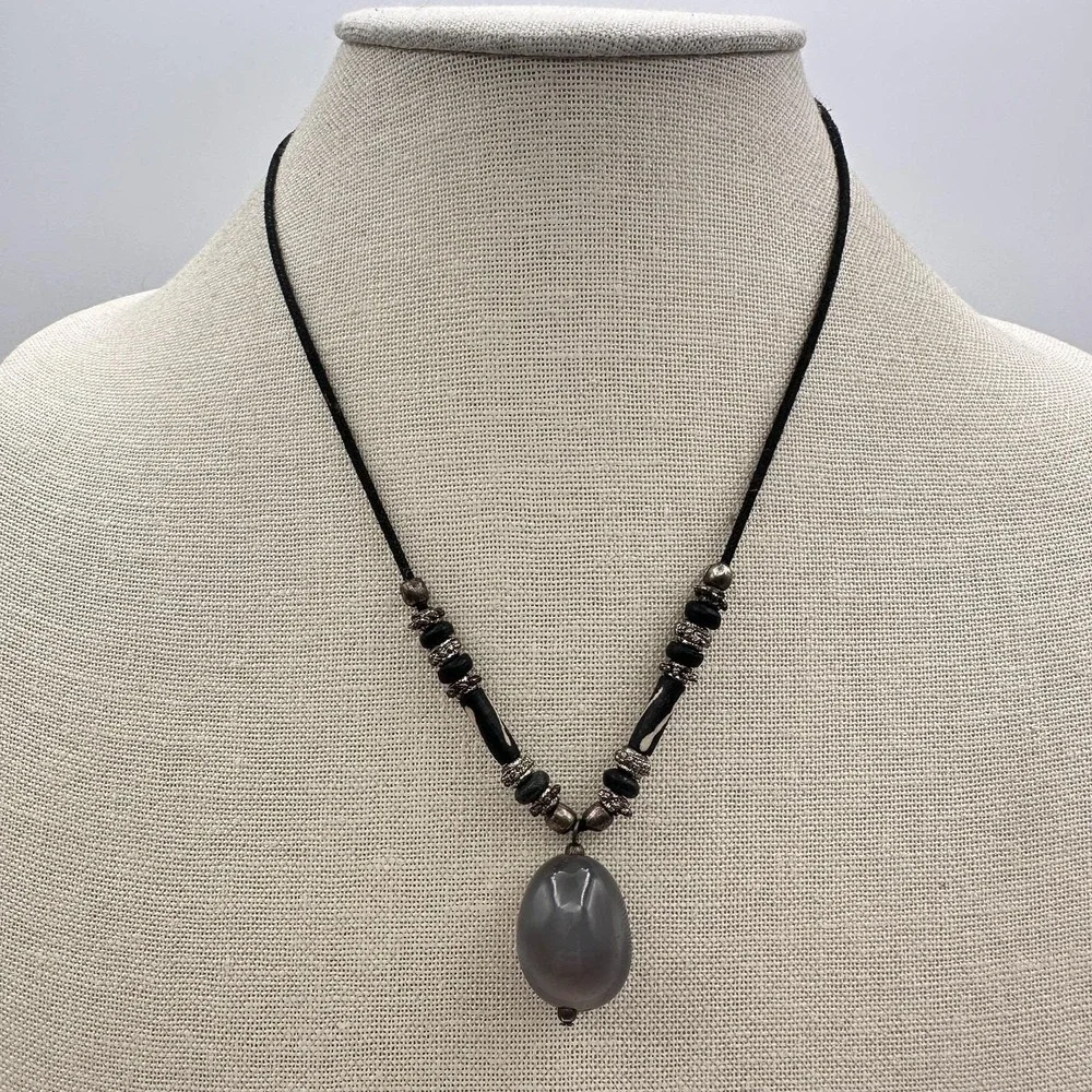 Vintage 90s Grey Agate Beaded Pendant Necklace Black Cord‎ Statement Jewelry Y2K